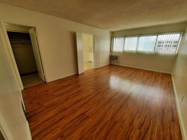 Photo - 533 S Harvard Blvd Unit 211