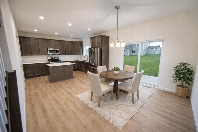 Photo - 2009 Savannah Dr