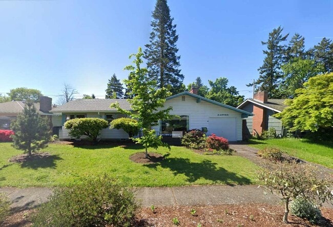 Cozy-Chic in Parkrose ~ Large Fenced Yard ... - Cozy-Chic in Parkrose ~ Large Fenced Yard ... House