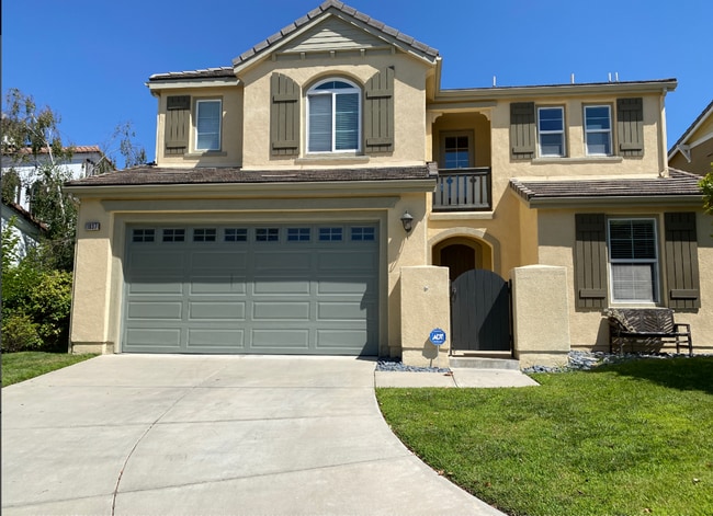Building Photo - 5 bedroom, 3 bath Big Sky home!
