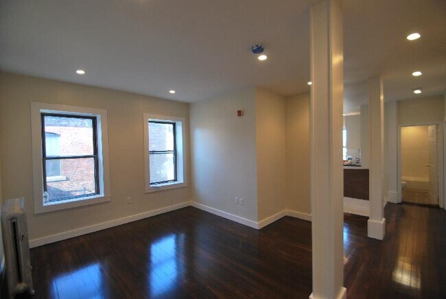 Building Photo - 4 Hamlet St Unit 4 Rental