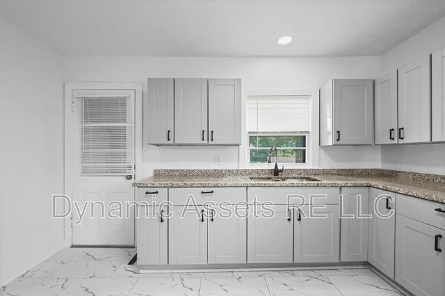 Photo - 405 N Walnut St