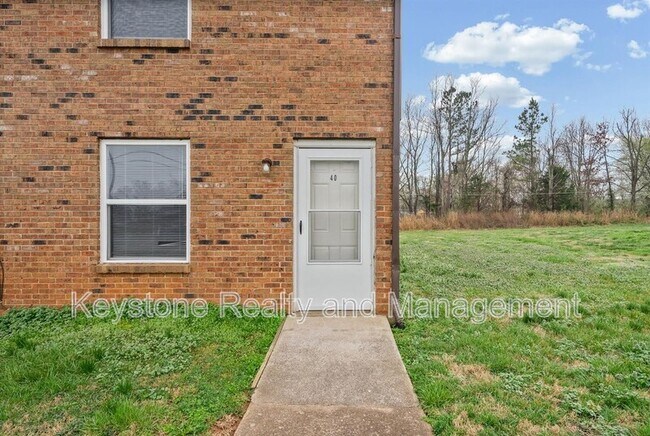 Photo - 1269 State Line Rd