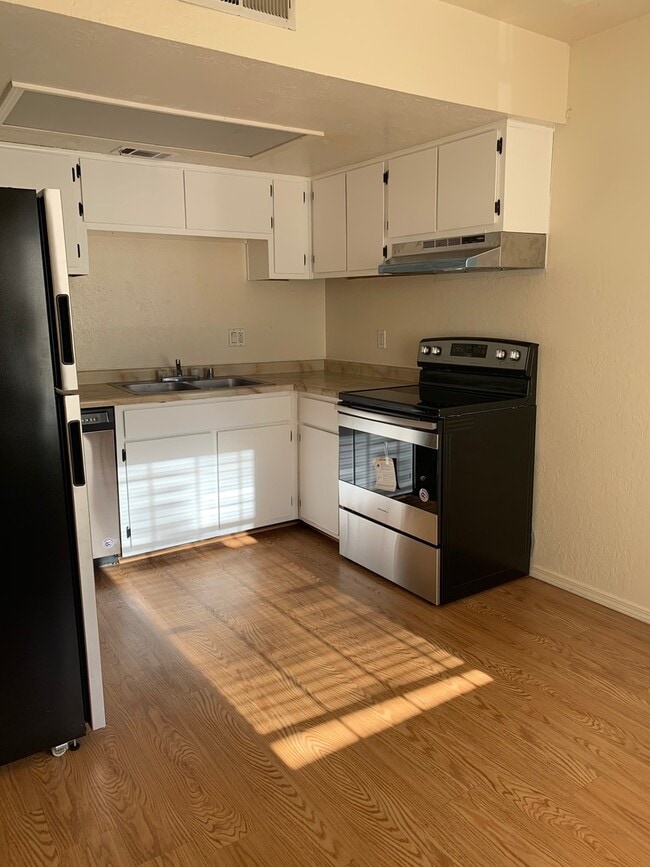 Photo - 1011 Meadowlark Ct SE Unidad MEADOWLARK  #4