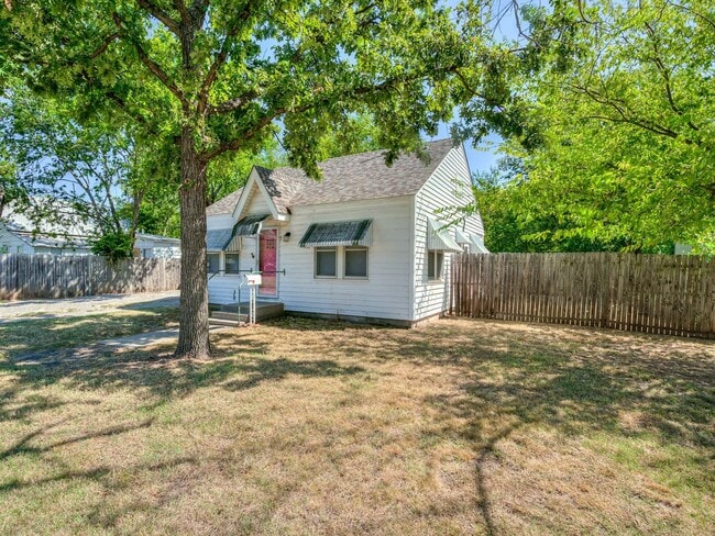 Photo - Charming 2 Bed / 1 Bath Home with Detached Garage and Huge Yard