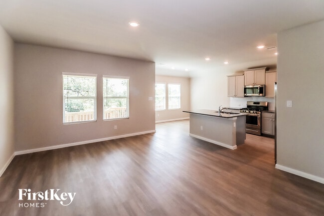 Photo - 1110 Nashua Square