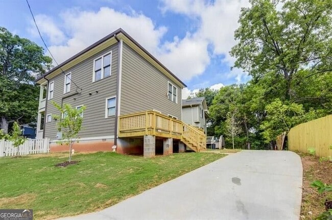 1022 Martin St SE