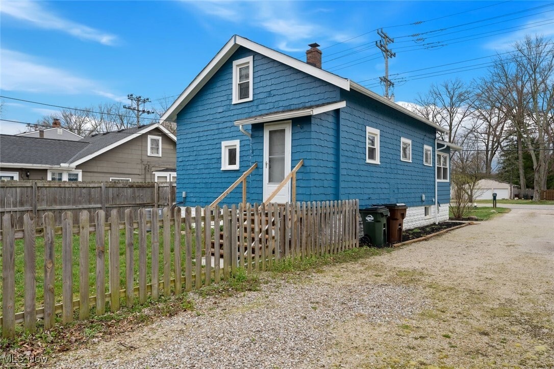 Photo - 27279 Dunford Rd