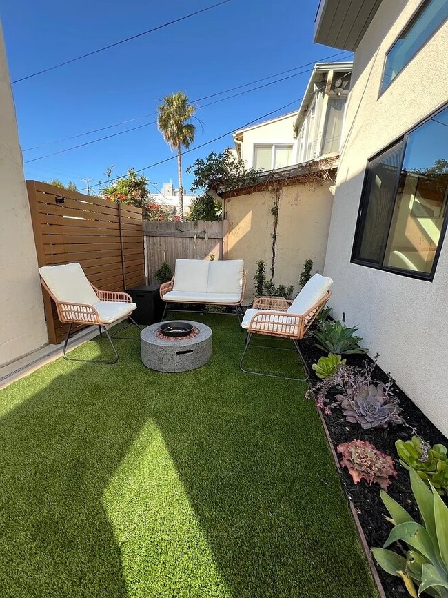 Building Photo - 233 Ashland Ave Unit I