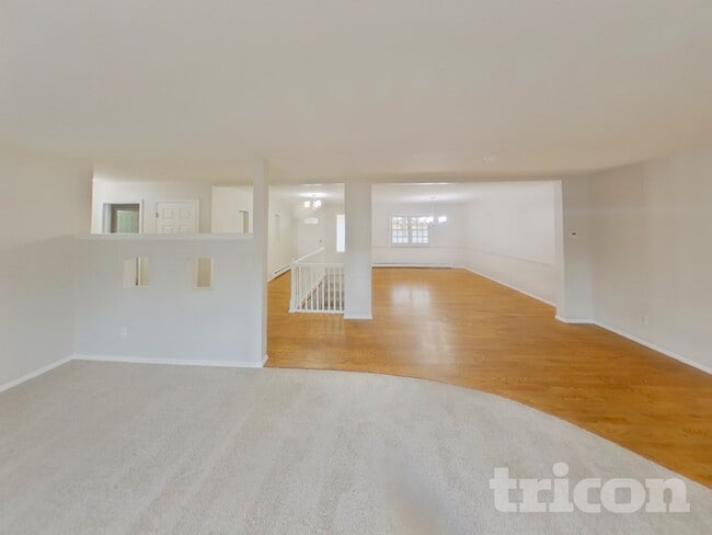 Photo - 2212 Woodburn St