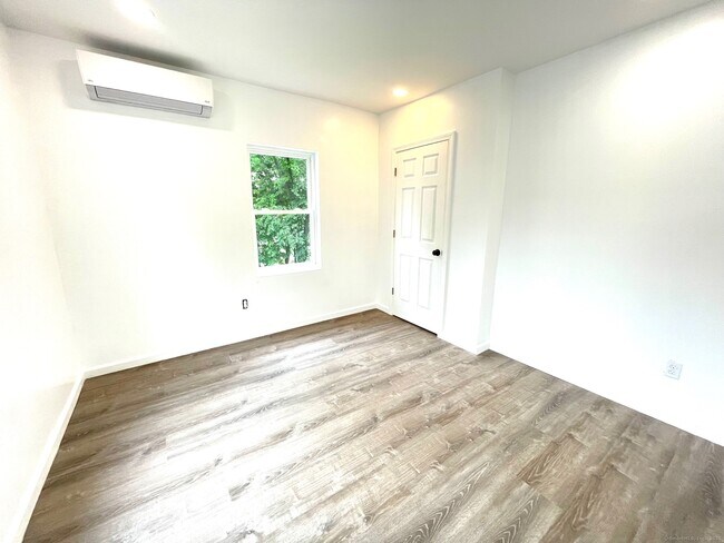 Photo - 32 Lester St Unit 2