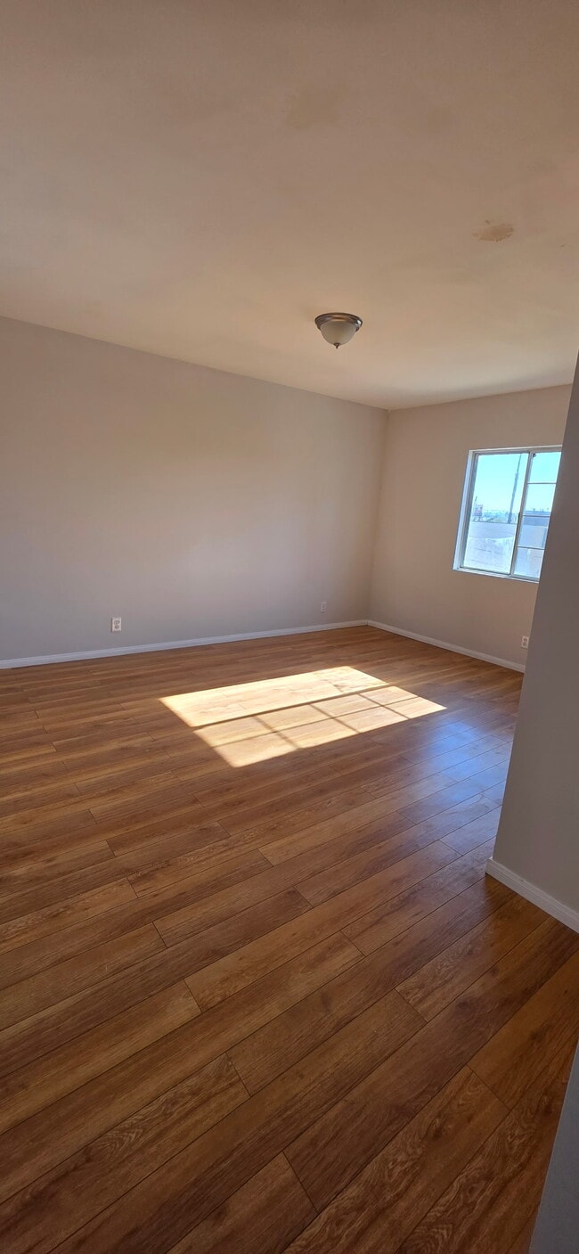 Photo - 949 S Sycamore Ave Unidad 949 12