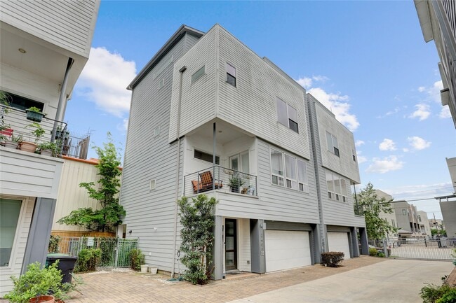 Photo - 2403 Jackson St