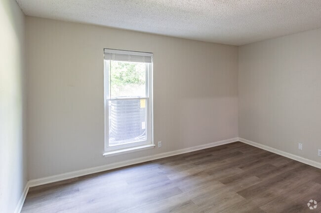 1BR, 1BA - 742SF - Bedroom