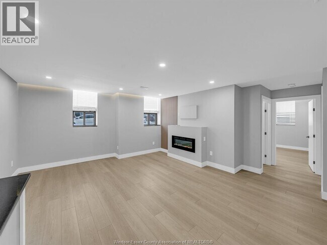 Photo - 3177 Riverside Dr E Unité 105