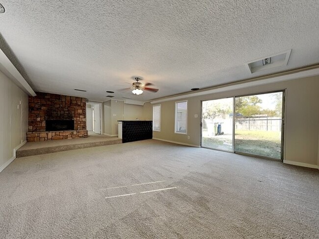 Photo - 614 Maydelle Ln