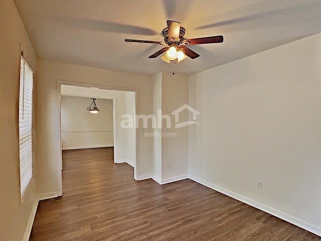 Photo - 714 Ridgewood Way