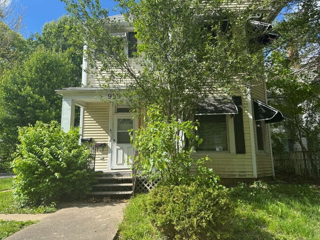 Building Photo - "Cozy 1-Bedroom Gem in Springfield's Heart – Your Perfect Urban Retreat!" Unit 1