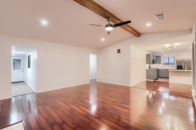 Photo - 8400 Horton Trail