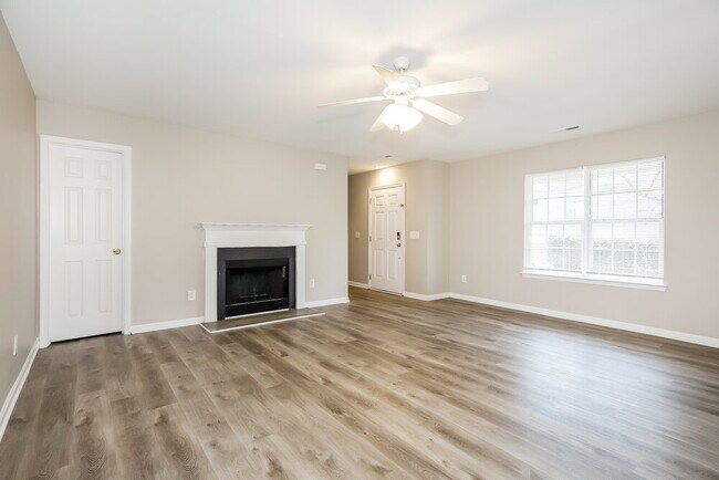 Photo - 407 Chelton Oaks Dr