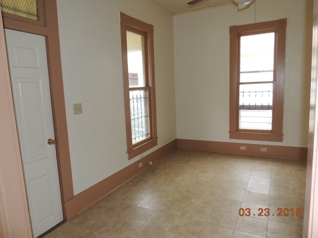 Photo - 1118 Essex St