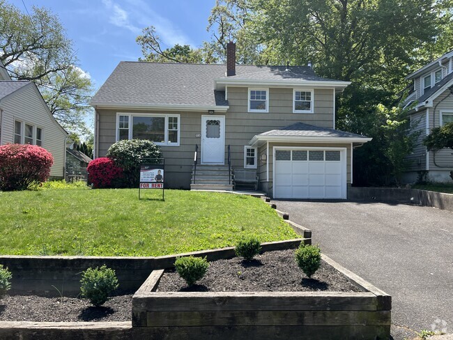 Building Photo - 96 Oakdene Ave Rental