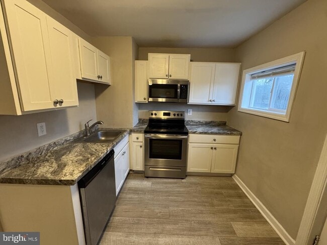 Photo - 3920 Main St