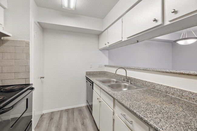 Building Photo - 10101 Forum Park Dr Unit 2083 Rental