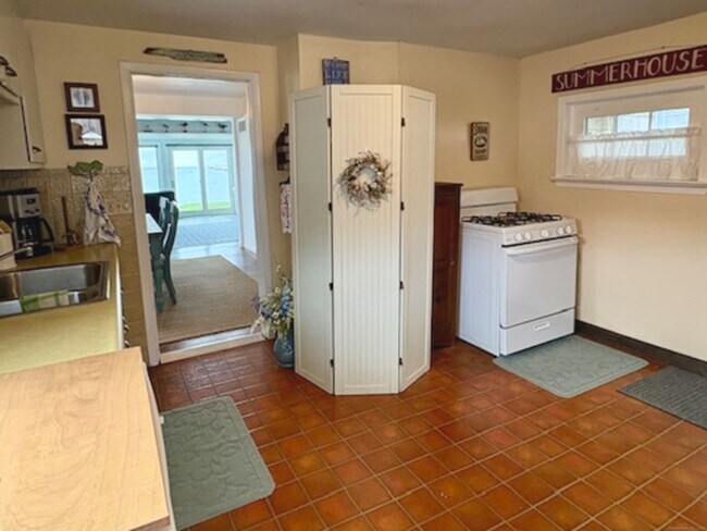 Photo - 15 Beckett Ave