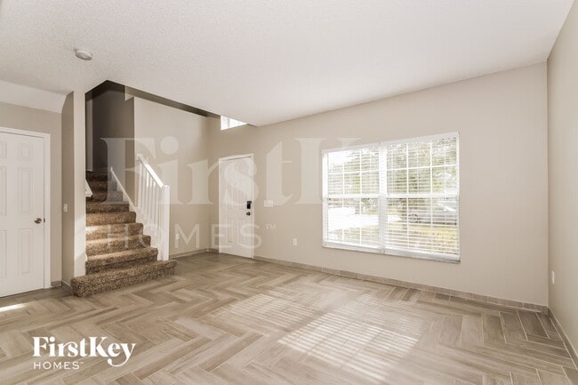 Photo - 654 Parakeet Ct