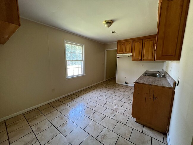 Photo - 10 Glenda Dr Unit Apt B