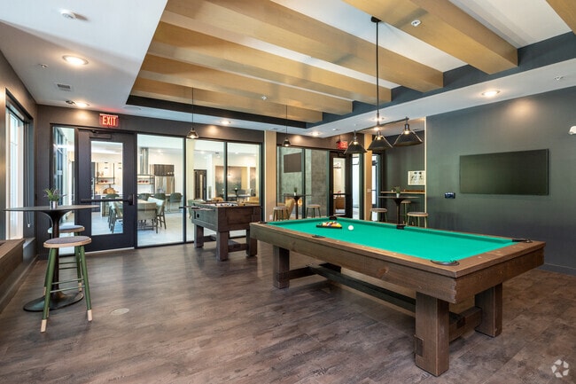 Sala de juegos de la casa club - The Lodge at Overland