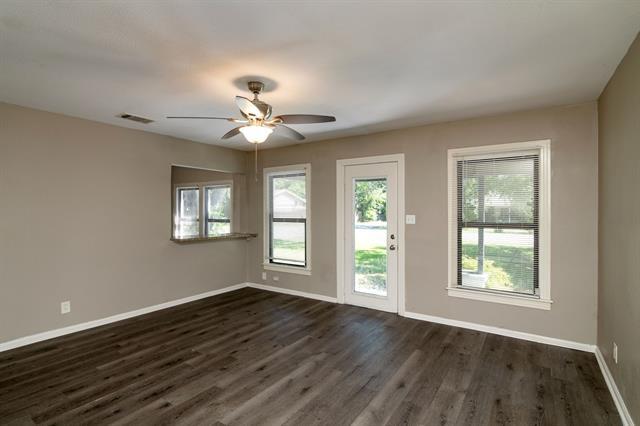 Photo - 207 Hackberry St