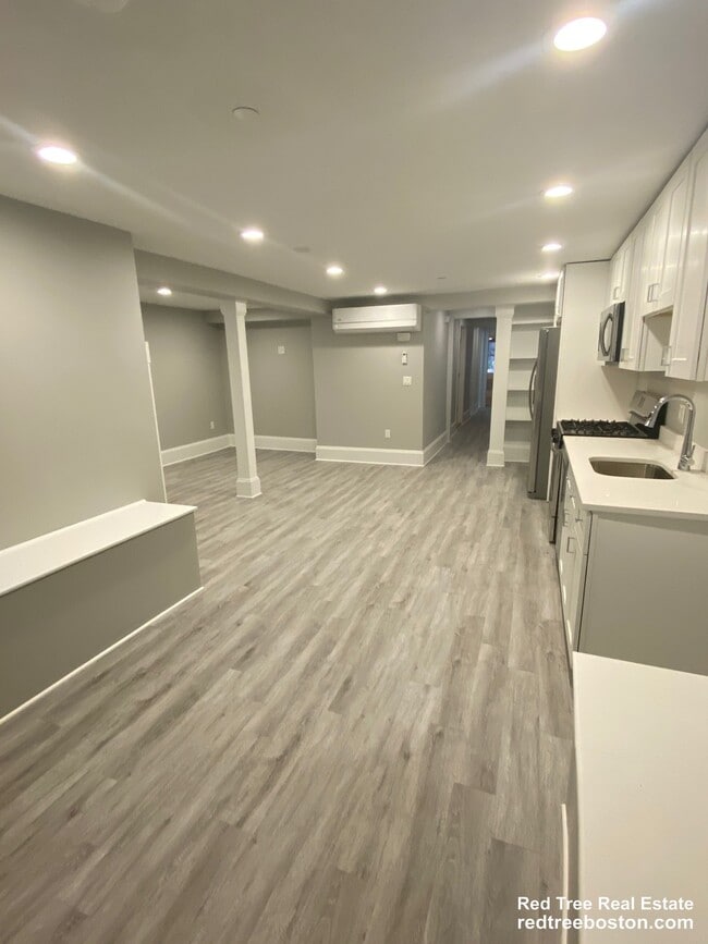 Photo - 190 Kelton St Unit B