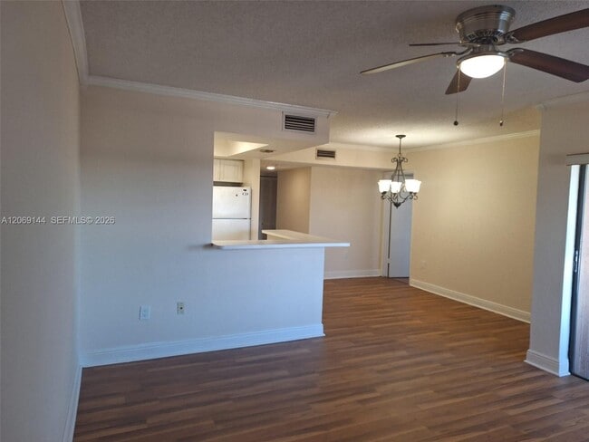 Photo - 17600 NW 68th Ave Unidad B4009