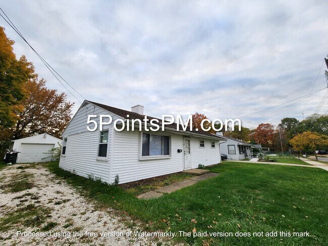 Photo - 1032 Andrew St