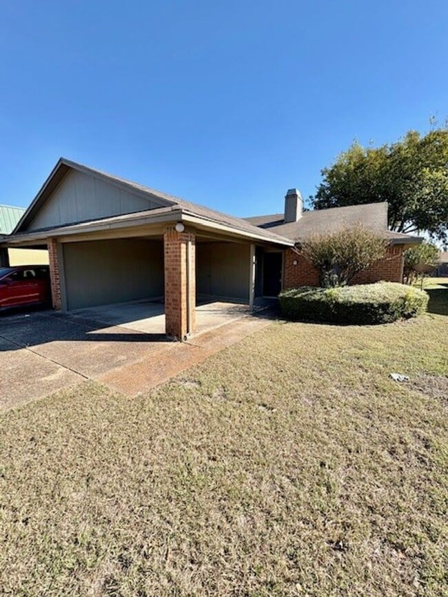 Building Photo - 204-206 Zuni Unit 206