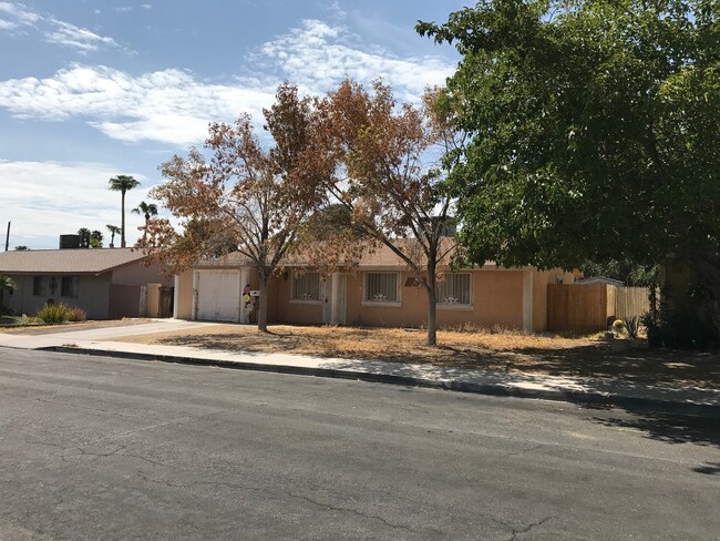 Beautiful 4 Bedroom 2 Bathroom house ( Smo... - Beautiful 4 Bedroom 2 Bathroom house ( Smo...