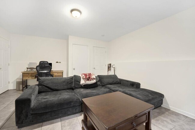 Photo - 3 bedroom in Chicago IL 60647