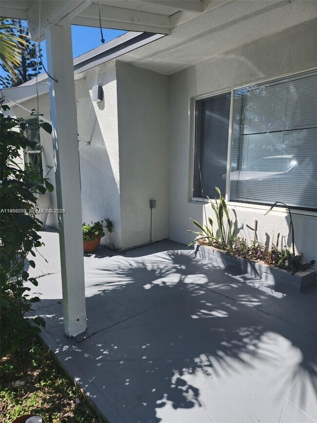 Photo - 1561 NE 29th St