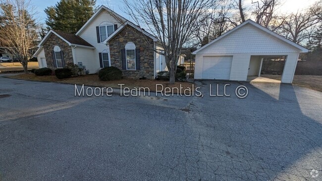 Building Photo - Turnabout Lane Duplex Unit Turnabout Lane Duplex - Right Rental