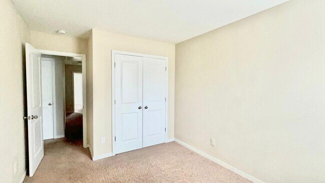 Photo - 4032 Queensbridge Rd