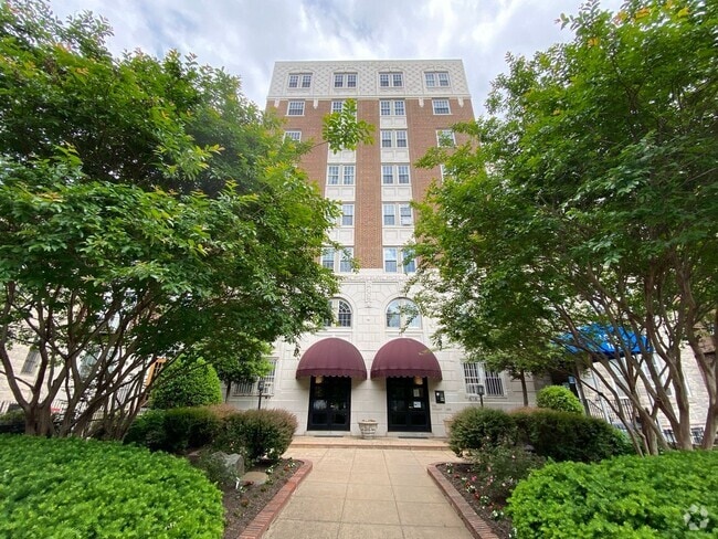 Building Photo - Have Breakfast at Tiffany's! Cozy Studio a... Unit 102 Rental
