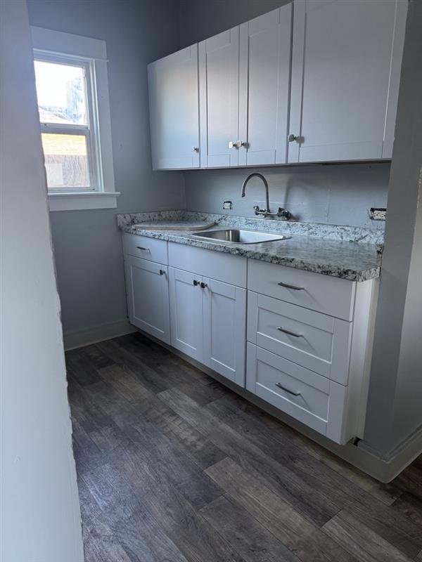 Photo - 333 W 9th St