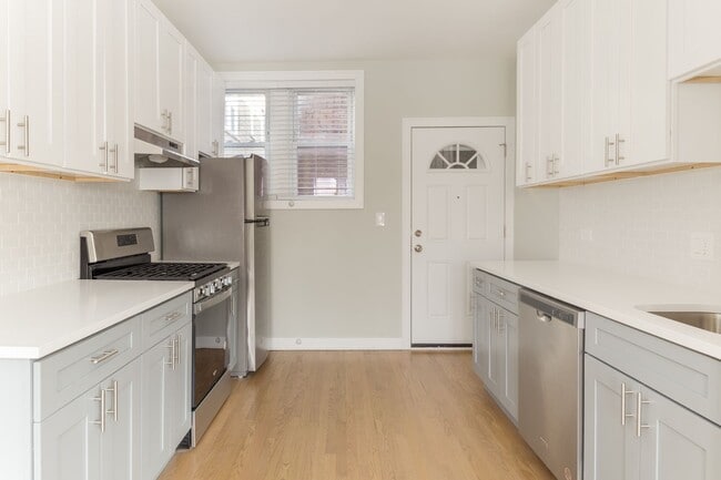 Building Photo - 4837 N Wolcott Ave Unit 1A Rental