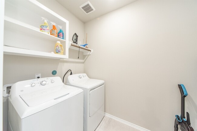 Photo - 1915 Meadow Trail Dr