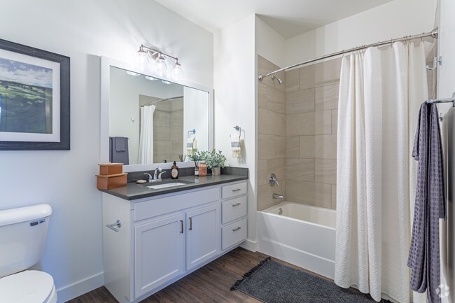 1BR,1BA,753SF