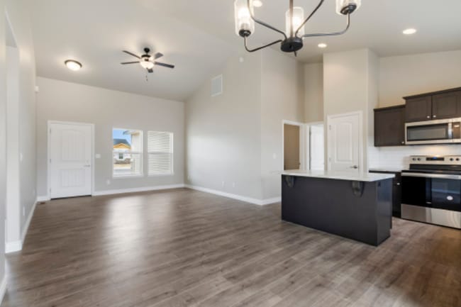 Photo - 1407 Blue Grouse Way