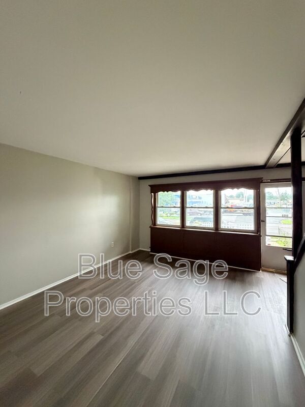 Photo - 3403 Township Line Rd