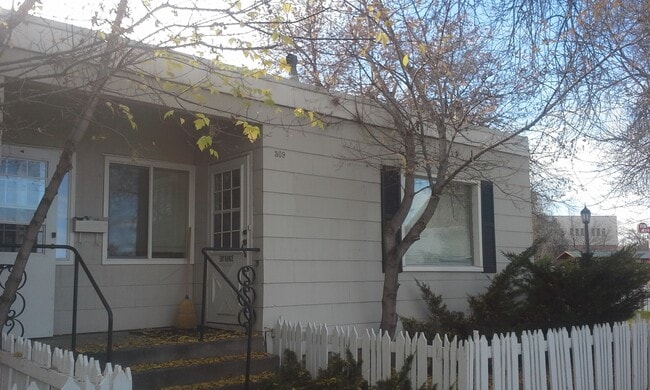 Building Photo - 16th St Duplex Unit 309